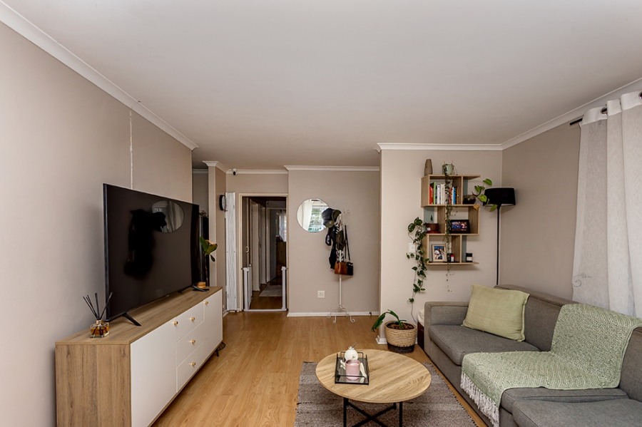 To Let 3 Bedroom Property for Rent in Sunningdale Western Cape